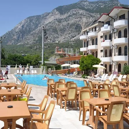 Akasia Hotel *
